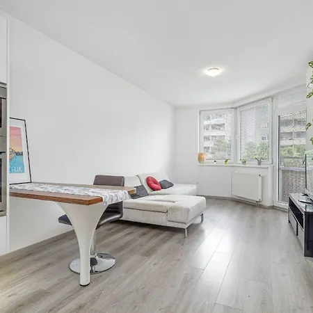 Central, Sunny&spacious