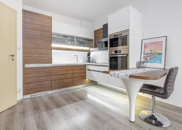 Central, Sunny And Spacious Apartman Pozsony